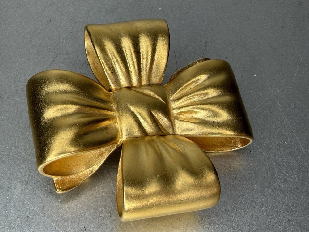 VTG Elizabeth Arden Designer Signed Hallmark Heavy Gold Plated Bow Brooch